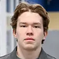 Я Артём, 20, из Ижевска, ищу знакомства без обязательств