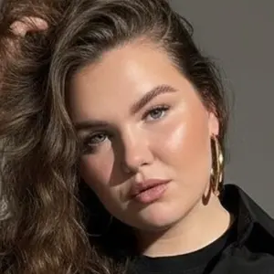 Я Анастейша, 22, из Кирова, ищу знакомство для приятного времяпровождения