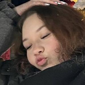 Я Ева, 18, из Москвы, ищу знакомство для постоянных отношений