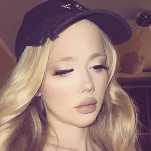 Я Алена, 18, из Москвы, ищу знакомство для общения