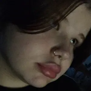 Я Аня, 18, из Киришей, ищу знакомство для постоянных отношений