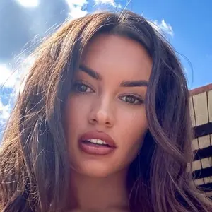 Я Олеся, 23, знакомлюсь для секса на одну ночь в Нахабином