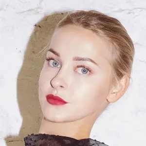 Tina из Загорянского, ищу на сайте регулярный секс