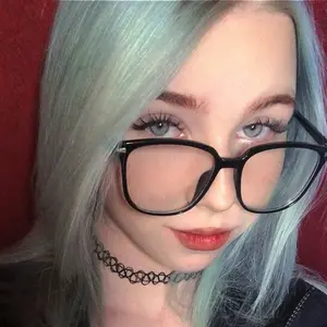 Я Лера, 18, из Орла, ищу знакомство для постоянных отношений