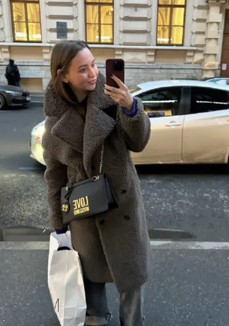 Я Регина, 25, знакомлюсь для общения в Москве