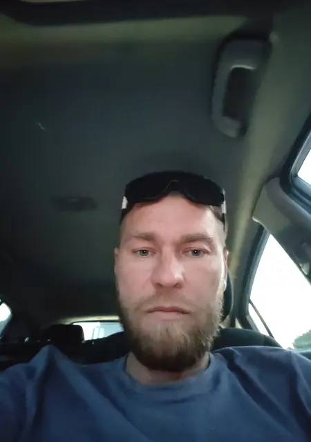 Дмитрий из Сыктывкара, мне 38, познакомлюсь без обязательств