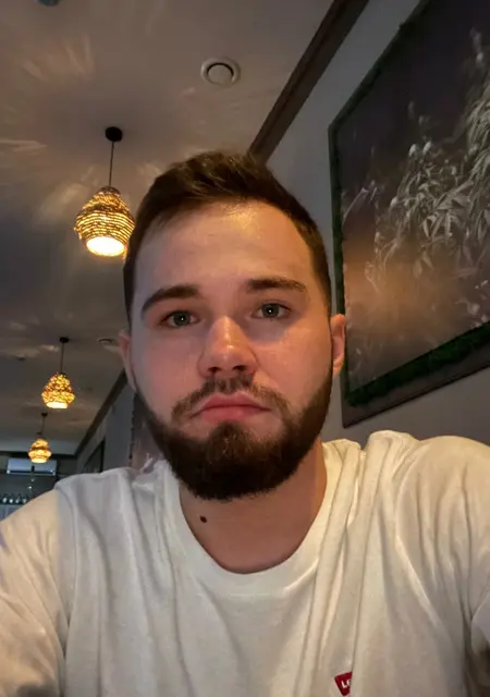 Я Влад, 24, из Санкт-Петербурга, ищу знакомство для постоянных отношений