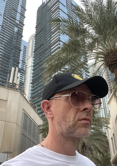 Александр из Казани, мне 45, познакомлюсь для приятного времяпровождения