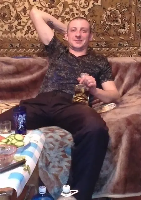 Я Денис, 39, из Биробиджана, ищу знакомства без обязательств