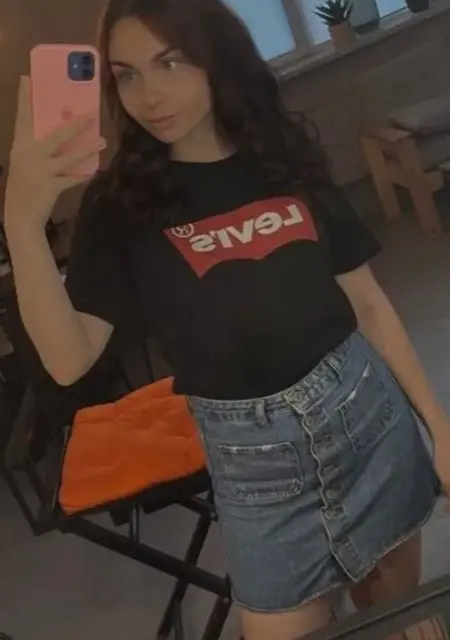 Я Вика, 28, из Твери, ищу знакомства без обязательств