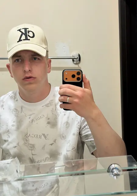 Я Slava, 21, из Москвы, ищу знакомство для открытые отношения