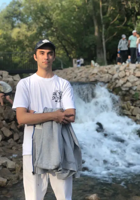 Я Алмаз, 20, знакомлюсь для открытые отношения в Казани