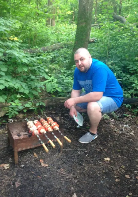 Станислав из Ватутинки, мне 41, познакомлюсь на одну ночь