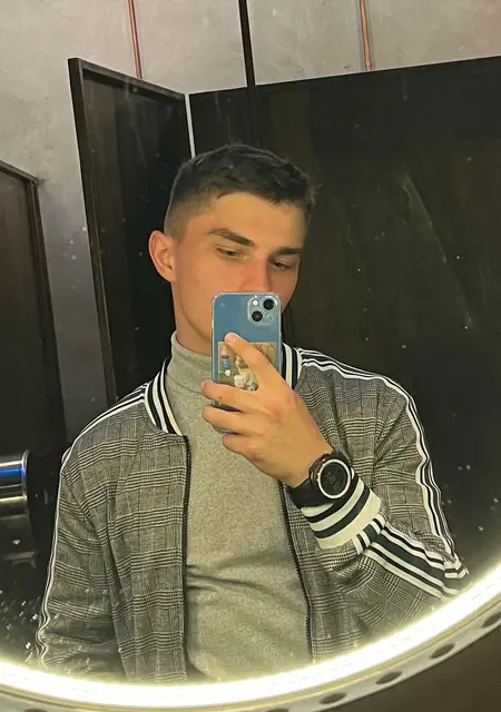 Я Илья, 21, из Череповца, ищу знакомства на одну ночь