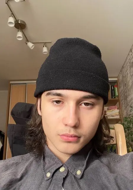 Я Артем, 19, из Мытищ, ищу знакомство для приятного времяпровождения