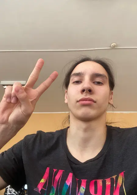 Я Марк, 18, из Читы, ищу знакомства на одну ночь