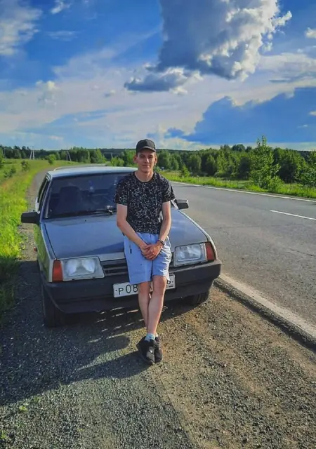 Я Макс, 22, из Челябинска, ищу знакомства без обязательств