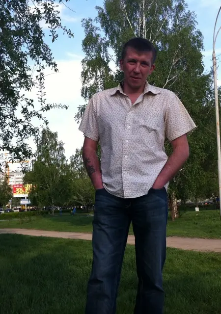 Я Антон, 46, из Екатеринбурга, ищу знакомство для постоянных отношений