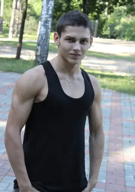 Я Юра, 32, из Борисова, ищу знакомства без обязательств