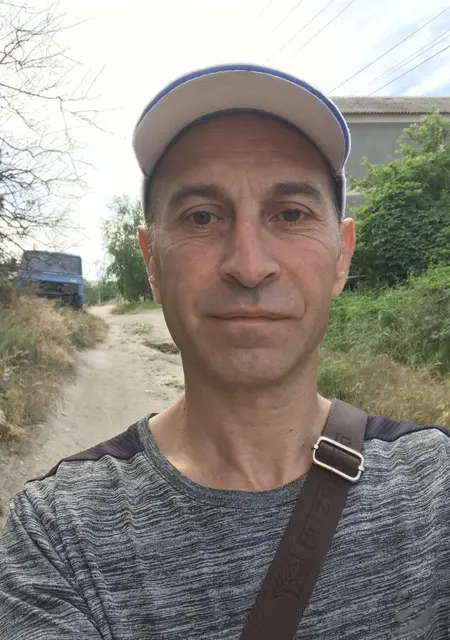 Рустем из Бахчисарая, мне 48, познакомлюсь на одну ночь
