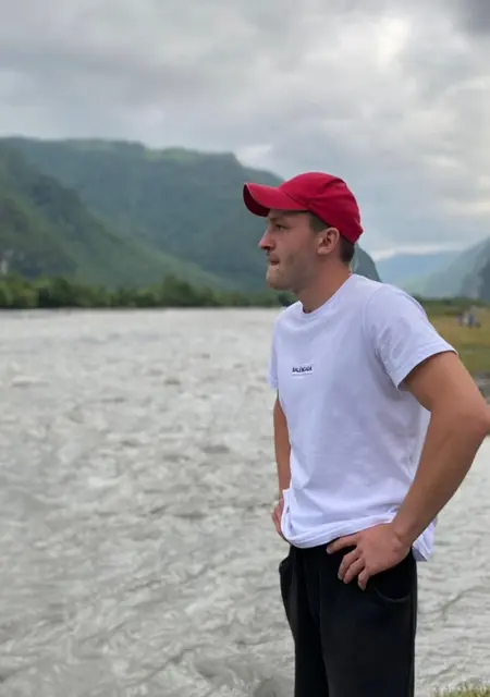 Азамат из Владикавказа, мне 27, познакомлюсь для общения