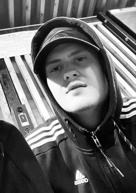 Я Арсений, 24, из Архангельска, ищу знакомство для общения