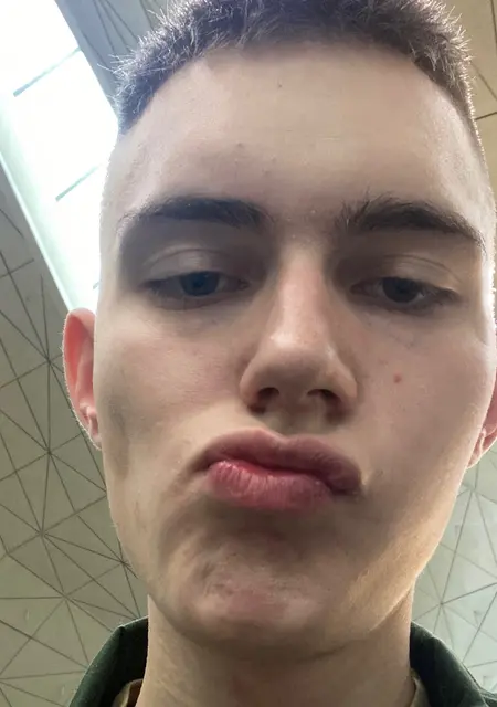 Кирилл из Уссурийска, ищу на сайте знакомства на одну ночь