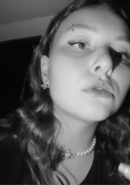 Я Света, 20, из Воронежа, ищу знакомство для постоянных отношений