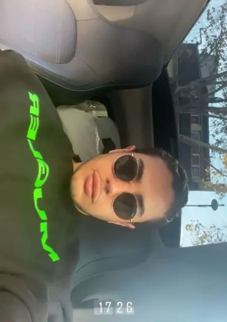 Я Yas, 24, из Парижа, ищу знакомство