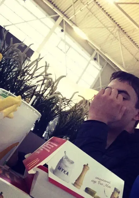 Я Александр, 25, из Москвы, ищу знакомство для постоянных отношений