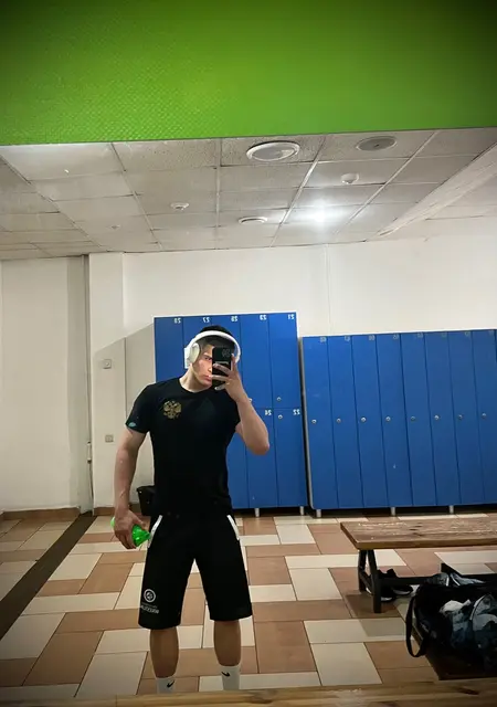 Я Владимир, 19, из Саратова, ищу знакомство для открытые отношения