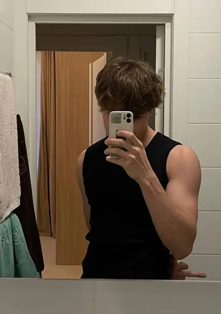 Я Никита, 19, знакомлюсь на одну ночь в Иванове