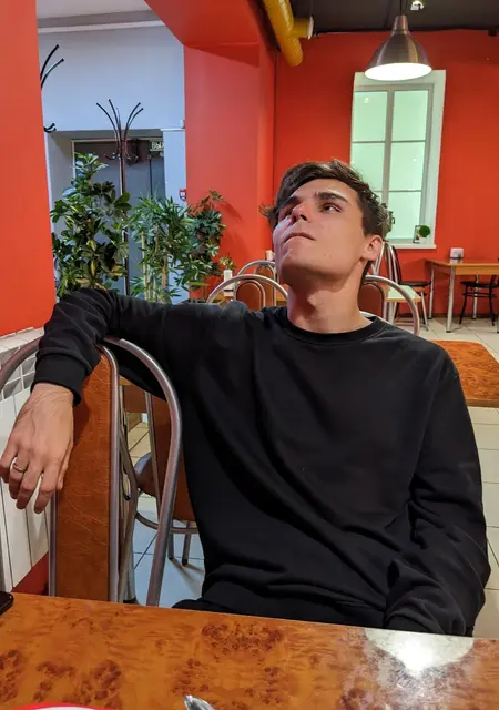 Я Юра, 20, из Калуги, ищу знакомства на одну ночь