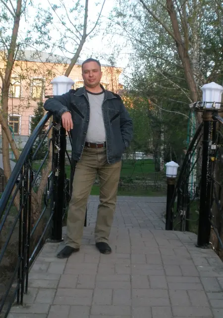 Я Виктор, 45, из Кировска, ищу знакомства на одну ночь