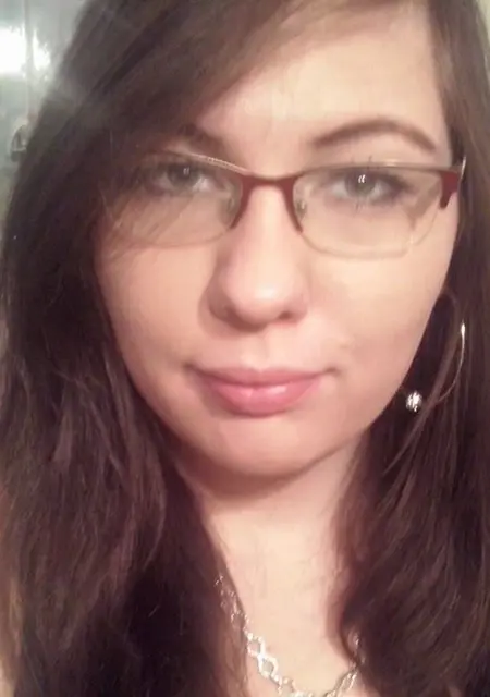 Я Инна, 18, из Кирова, ищу знакомства без обязательств