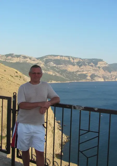 Олег з Луганська, шукаю на сайті знайомства без зобов'язань