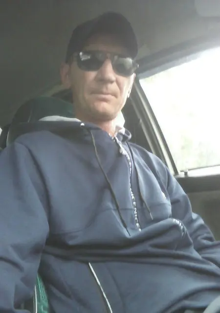 Лео из Глазова, ищу на сайте знакомства без обязательств