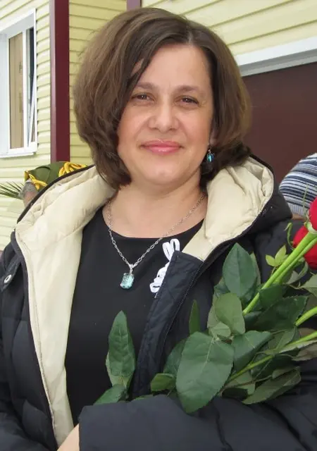 Я Надежда, 35, из Омска, ищу знакомство для постоянных отношений