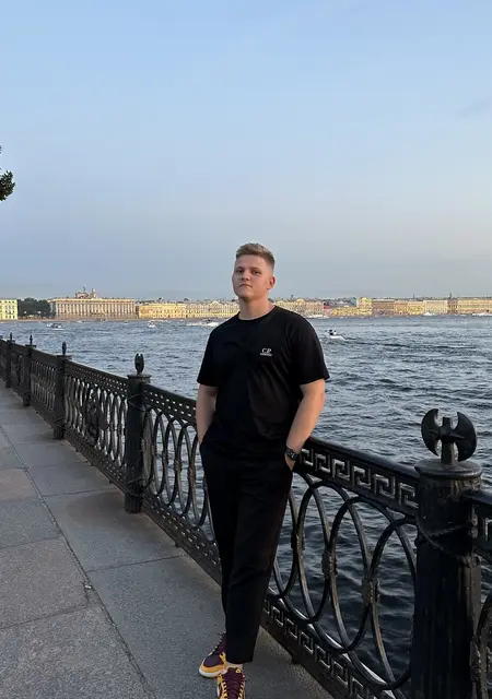 Артем из Гурзуфа, мне 26, познакомлюсь без обязательств