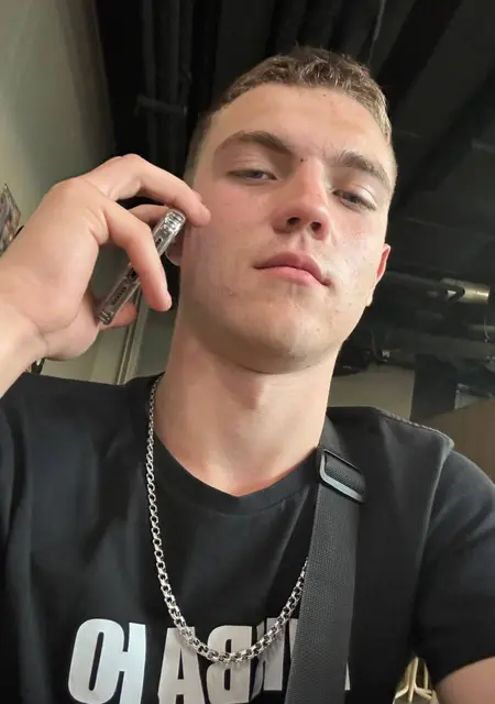 Тимофей из Томска, мне 18, познакомлюсь для вирта