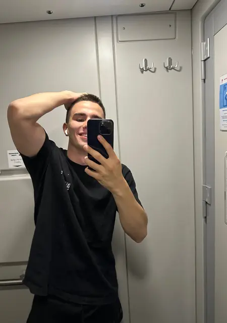 Я Макс, 23, из Вольска, ищу знакомство для приятного времяпровождения