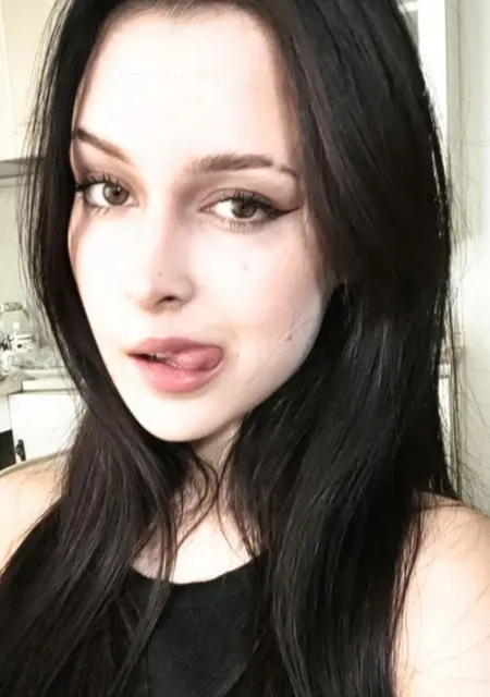 Я Арина Макова, 24, из Рязани, ищу знакомство для общения