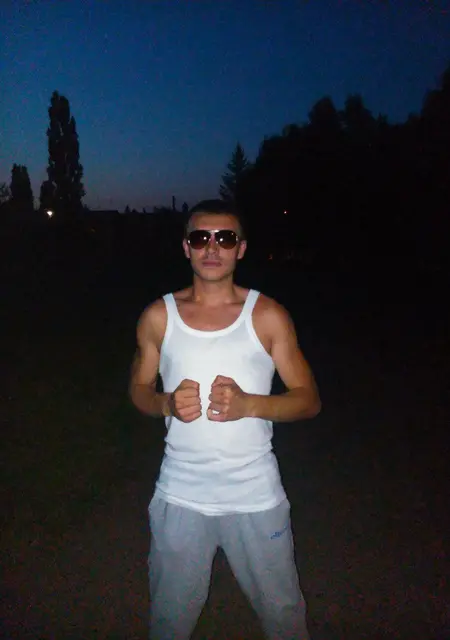 Костян из Черновцов, мне 35, познакомлюсь для постоянных отношений