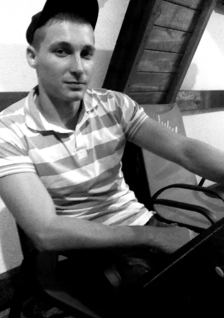 Я Олег, 30, из Новомосковска, ищу знакомства без обязательств