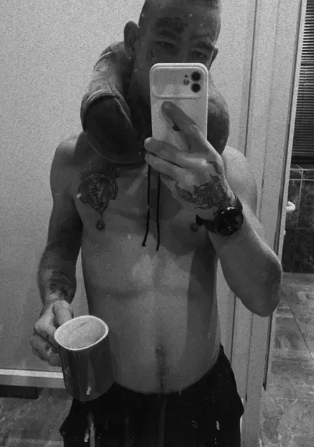 Я Александр, 22, из Ялты, ищу знакомство для открытые отношения