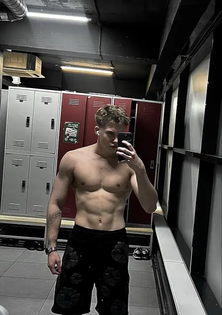 Я Данила, 19, знакомлюсь на одну ночь в Самаре