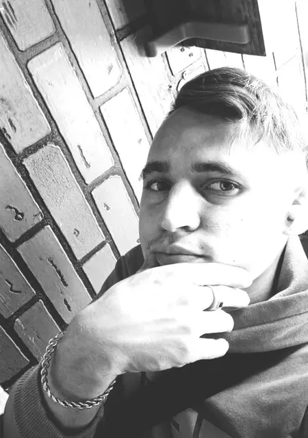 Владимир из Санкт-Петербурга, мне 27, познакомлюсь для открытые отношения