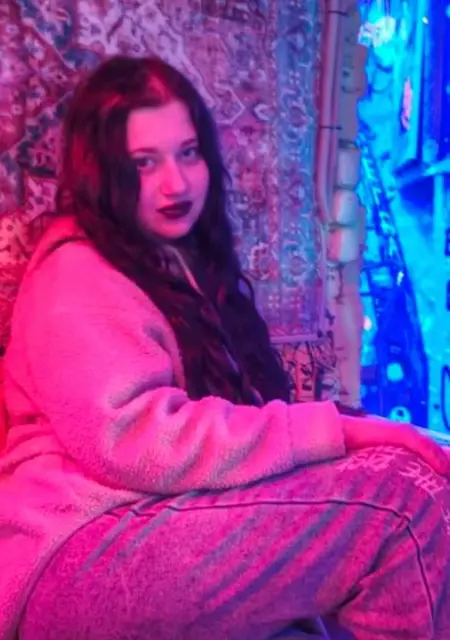 Я Вера, 20, из Саратова, ищу знакомства на одну ночь