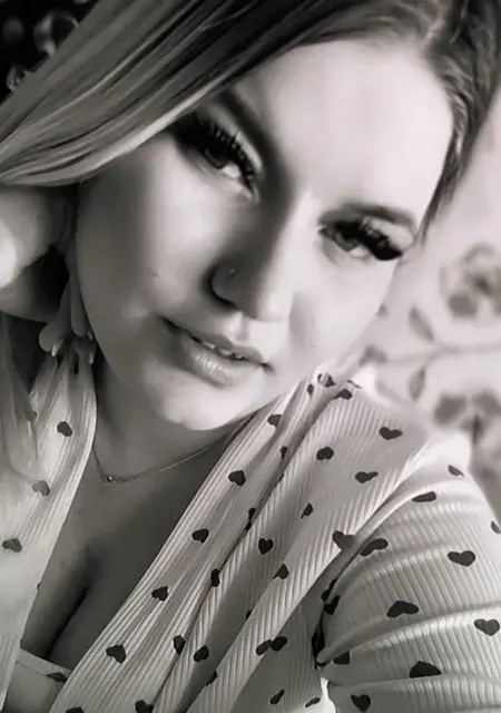 Я Ксюша, 25, из Москвы, ищу знакомство для открытые отношения