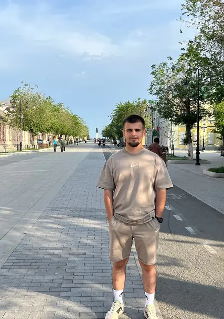Я Анатолий, 23, из Оренбурга, ищу знакомства без обязательств